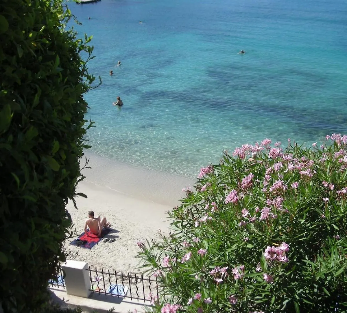 Villa Les Algues, Les Pieds Dans L'Eau Sur La Plage De Renecros Bandol